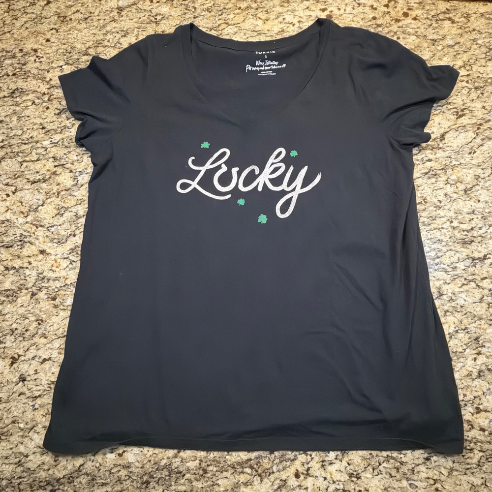 Torrid‎ Lucky Shamrock Graphic T-Shirt Womens 3 Black Cotton V-Neck Short Sleeve